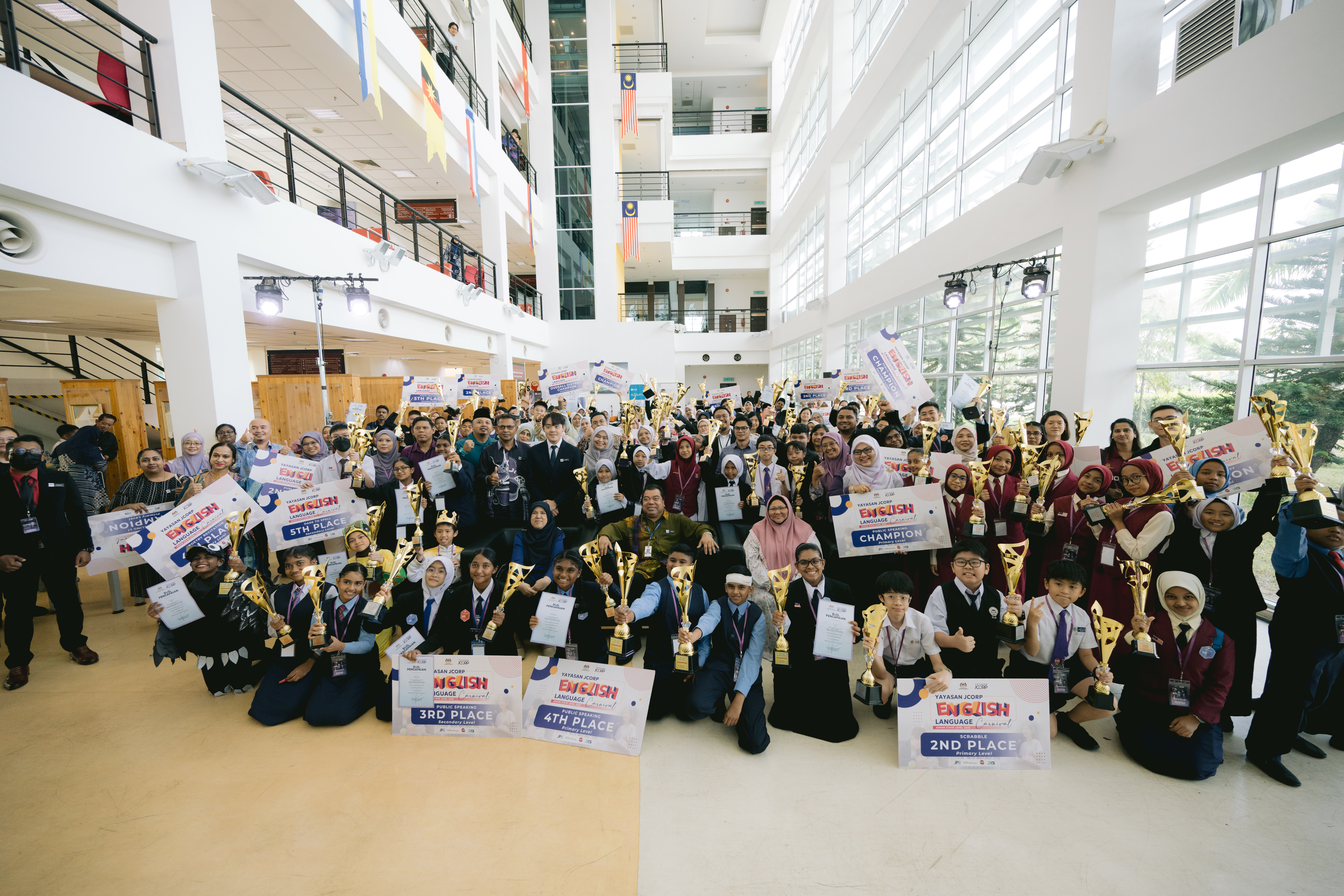 Batu Pahat Dan Kulai Juara Keseluruhan Karnival Bahasa Inggeris Johor 2025